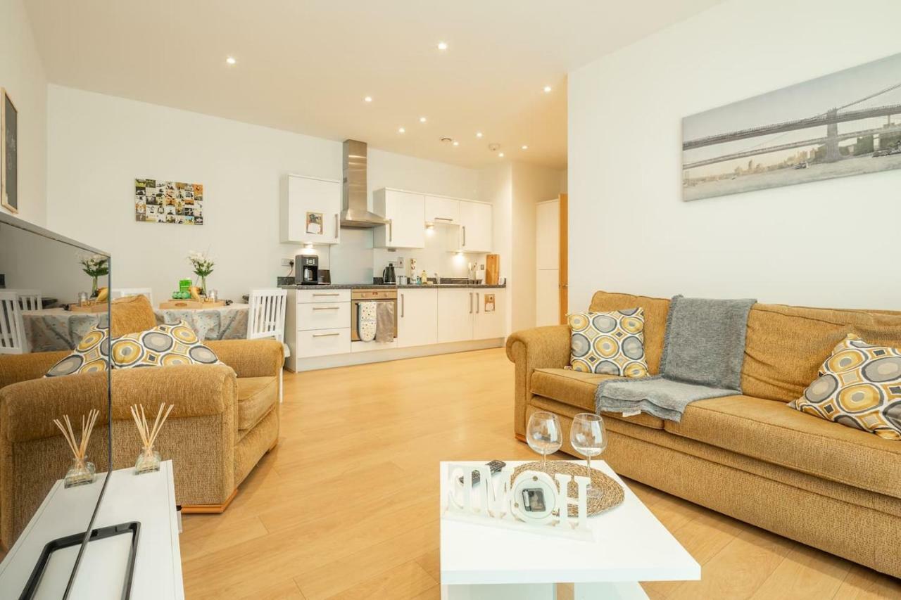Central Bedford: Two Bedrooms, Breakfast Basket 外观 照片