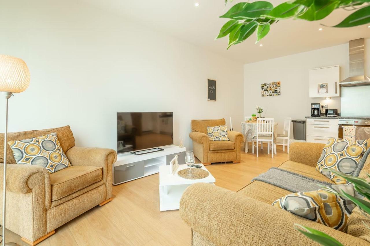 Central Bedford: Two Bedrooms, Breakfast Basket 外观 照片