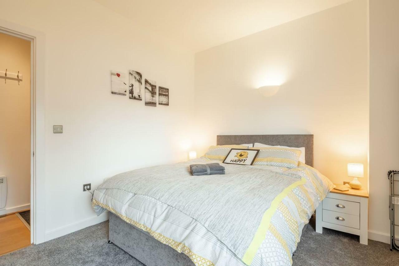 Central Bedford: Two Bedrooms, Breakfast Basket 外观 照片