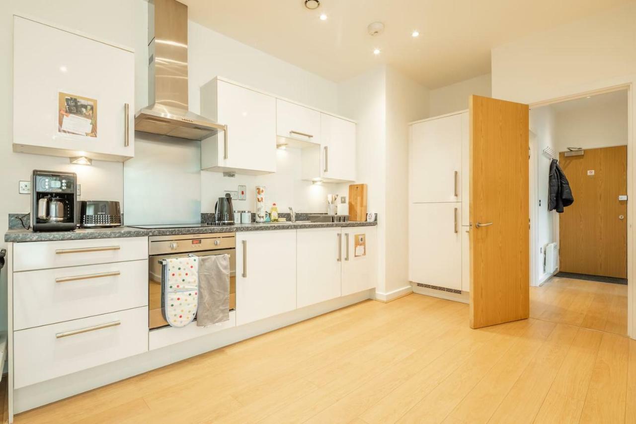 Central Bedford: Two Bedrooms, Breakfast Basket 外观 照片
