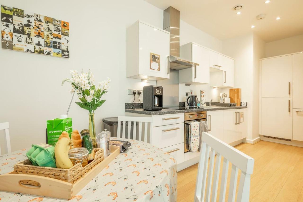 Central Bedford: Two Bedrooms, Breakfast Basket 外观 照片