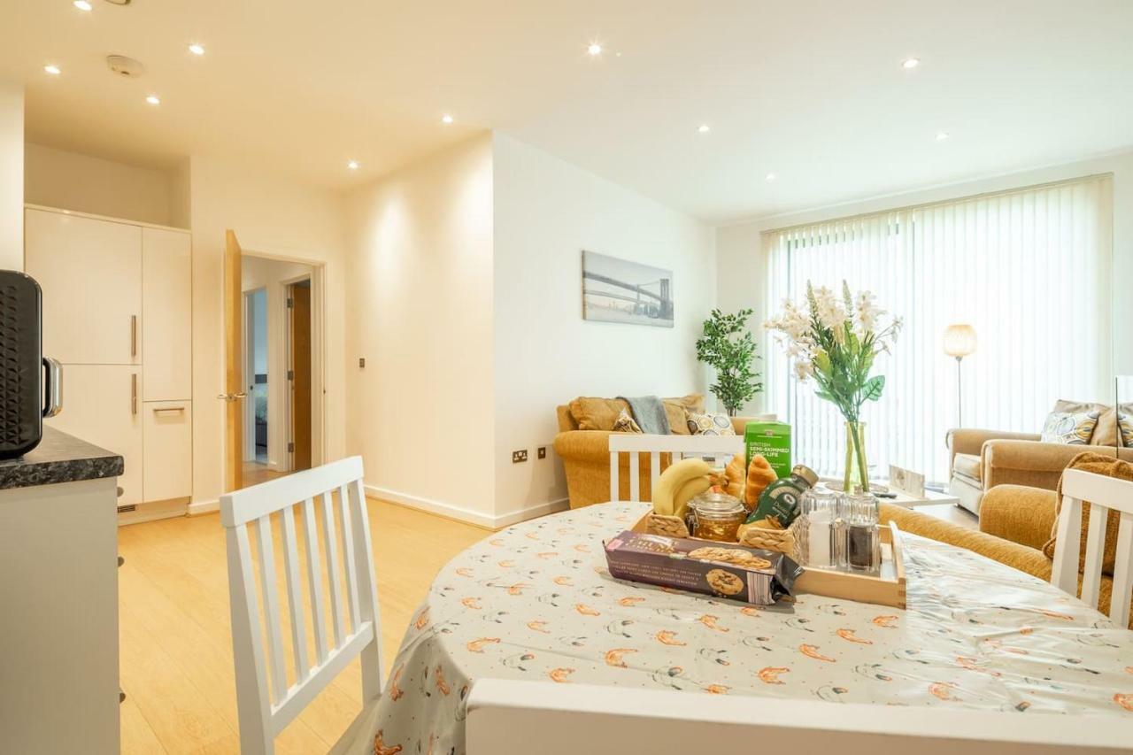 Central Bedford: Two Bedrooms, Breakfast Basket 外观 照片