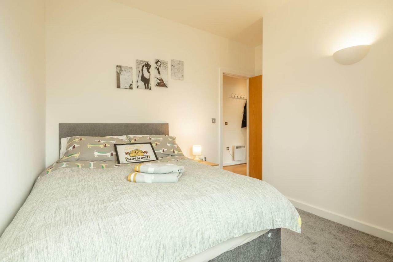 Central Bedford: Two Bedrooms, Breakfast Basket 外观 照片