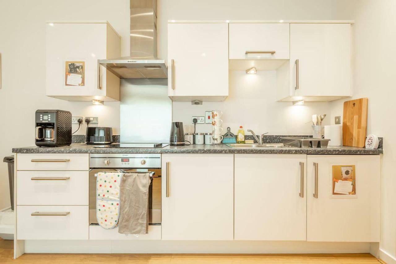Central Bedford: Two Bedrooms, Breakfast Basket 外观 照片