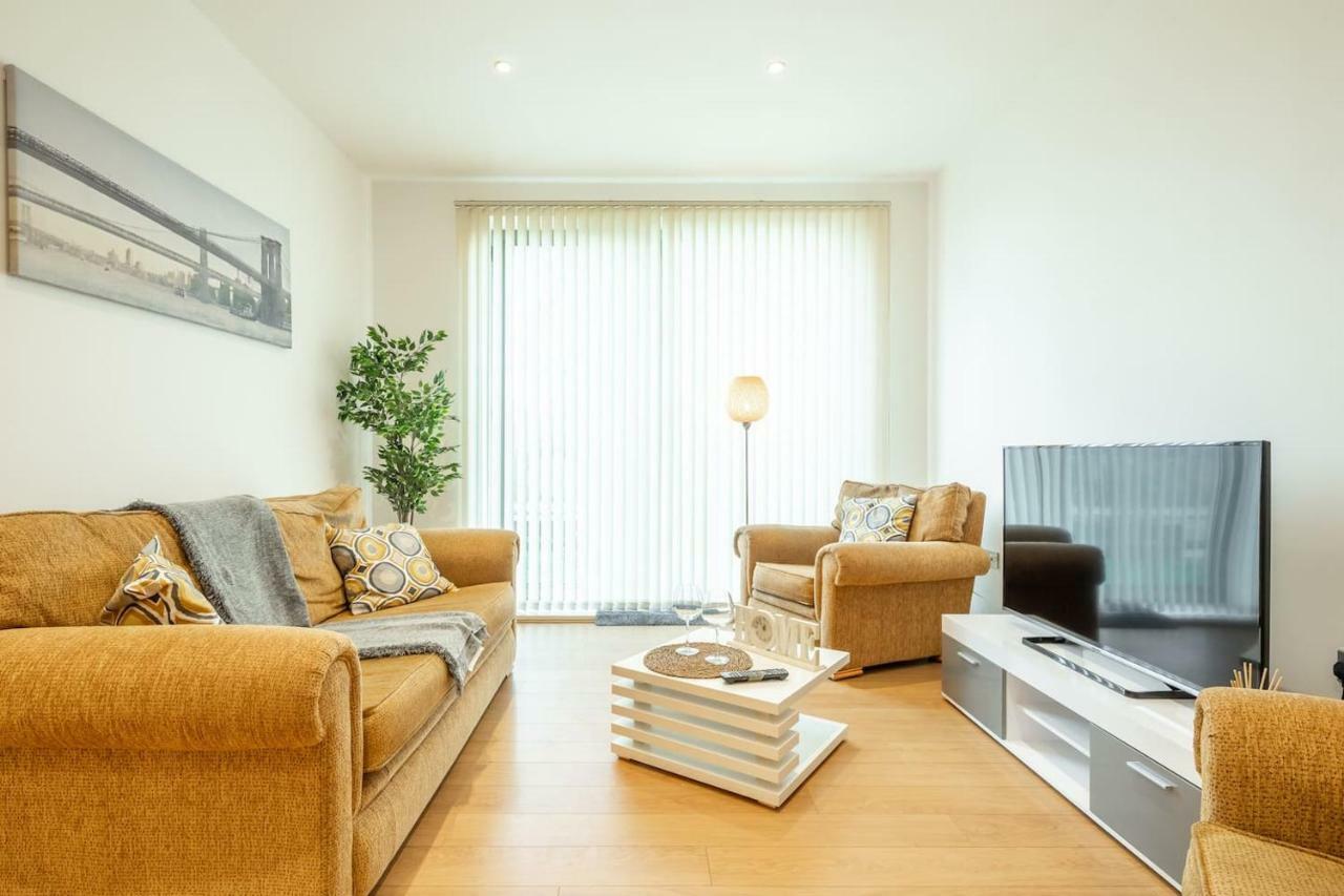 Central Bedford: Two Bedrooms, Breakfast Basket 外观 照片