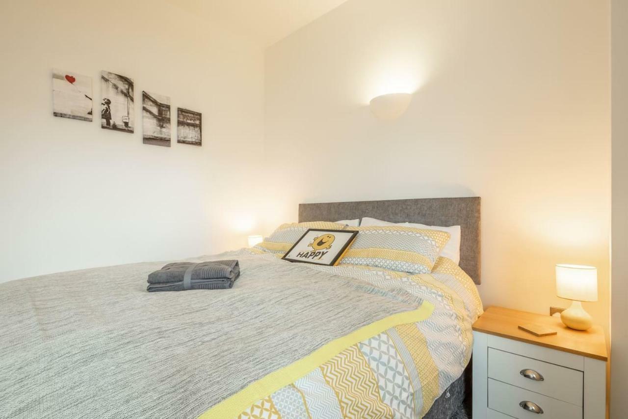 Central Bedford: Two Bedrooms, Breakfast Basket 外观 照片